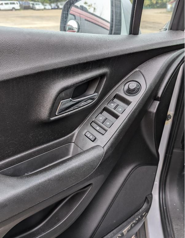 Interrupteur de porte avant OEM d'occasion pour Chevrolet Trax 2013-2016, Chevrolet Sonic 2012-2016 95188244, 95016778, 25872074, 95393703