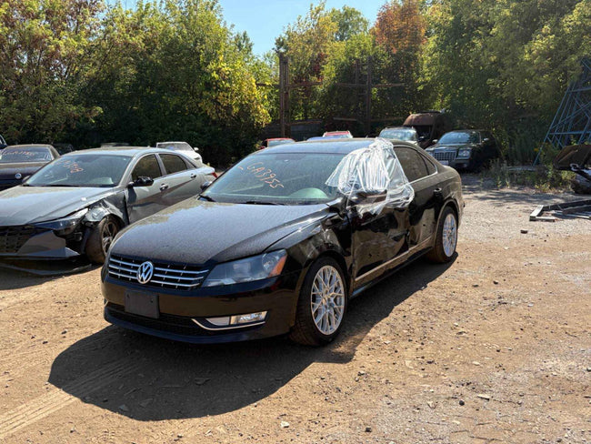 Collecteur d'échappement d'origine d'occasion avec turbo, compatible avec VW Passat 2.0L (2012-2014), références 03L253056E et 03L253056Q.